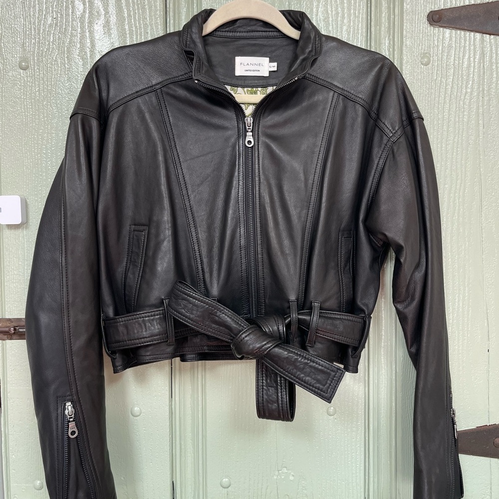 Flannel Australia Black Leather Motorcycle Jacket with Cropped Design. S/M